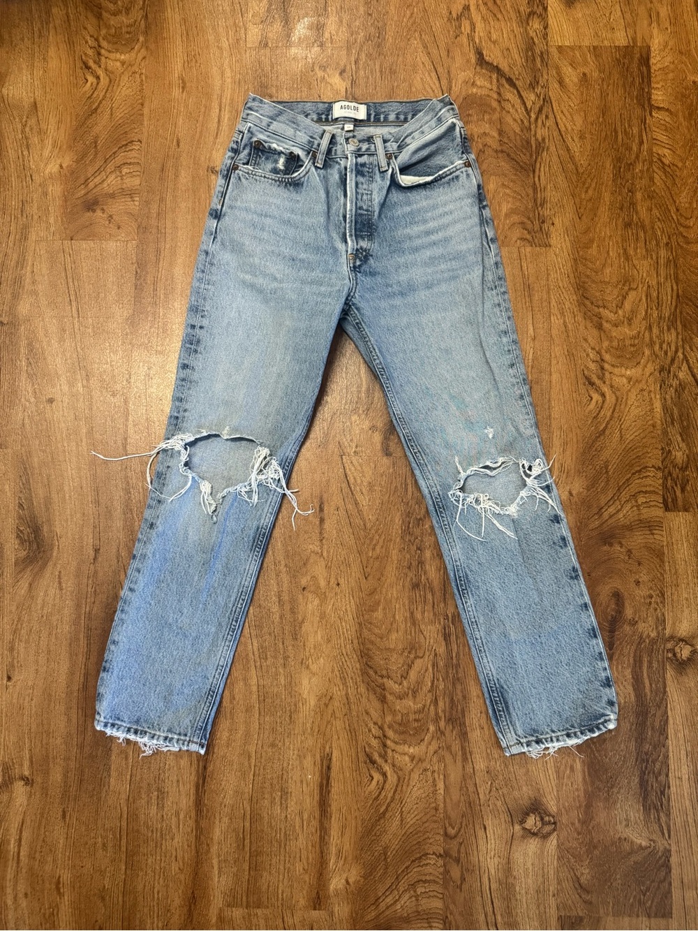 Distressed, Cropped AGOLDE Lana Denim Blue Jeans. 23